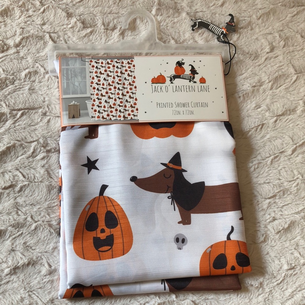 Dachshunds and Jack O’Lanterns Halloween Shower Curtain